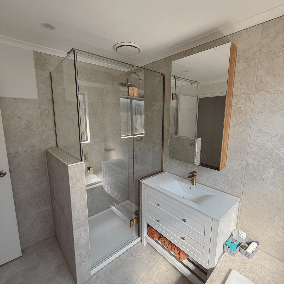 Teasdale Court, Lara